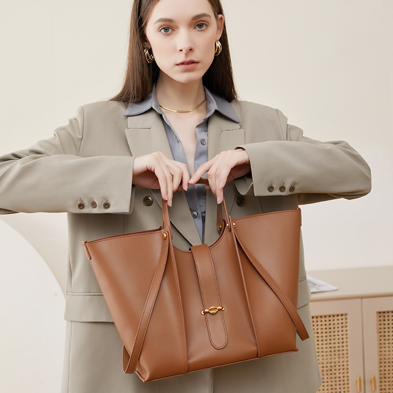 2023 New Hot Selling Cowhide Large Capacity Tote Bag Premium Women's Bag Small Design Cowhide Commuter Bag_voghion.com