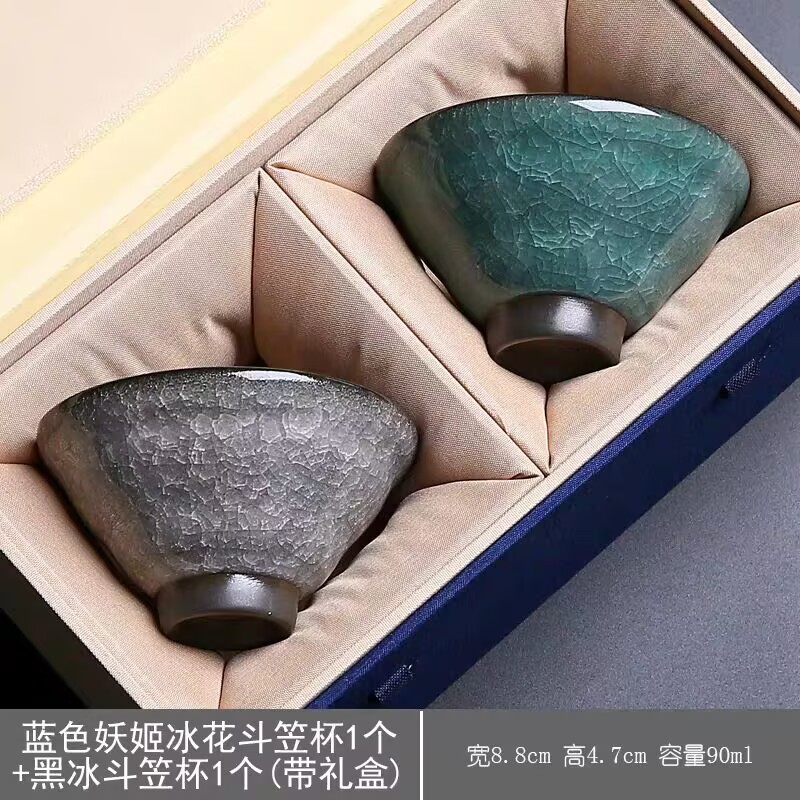 선물 상자에 검정색 + 녹색 얼음 모자 컵 한 쌍