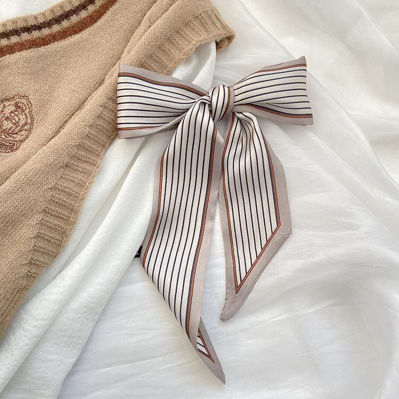 Blanco Rayas verticales borde gris