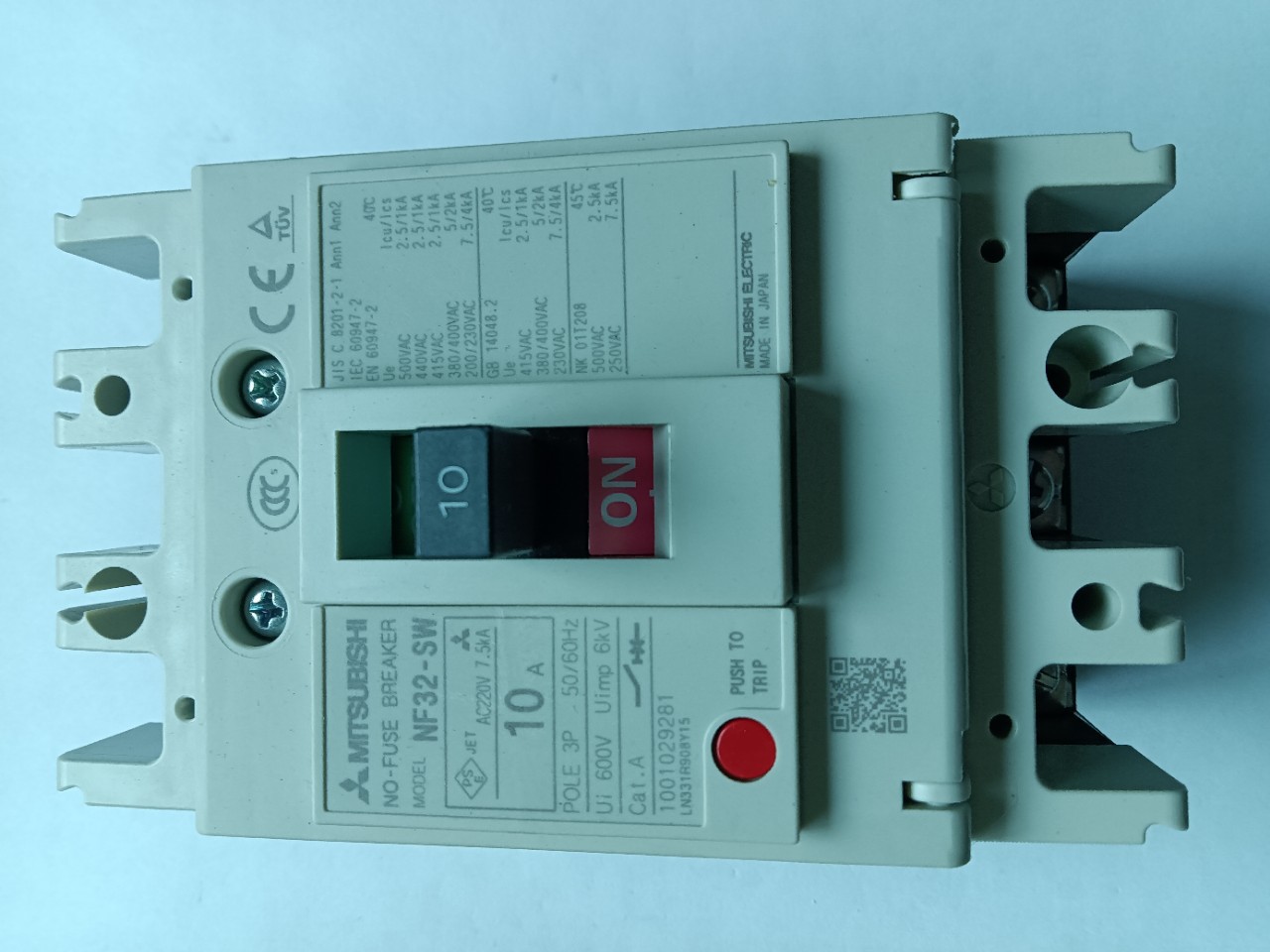 全新原装三菱塑壳断路器NF32-SW 3P 10A