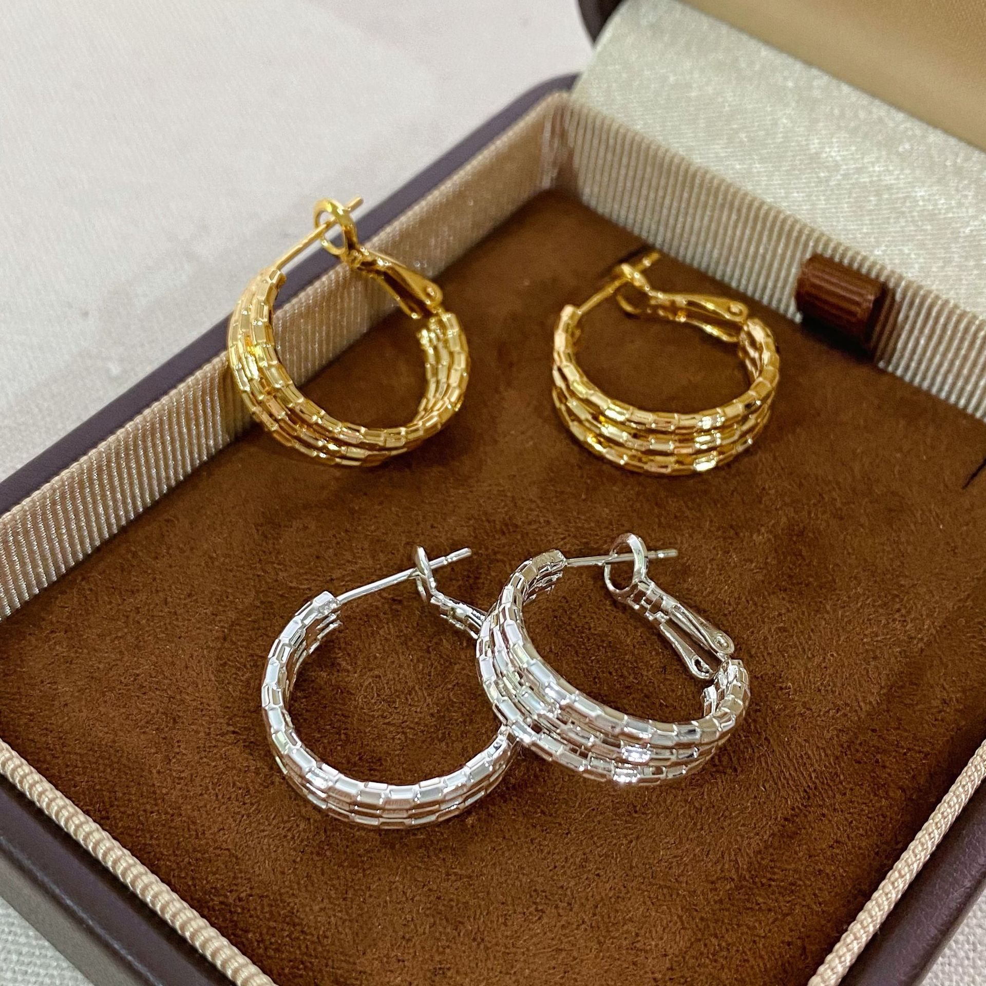 Copper Gold-Plated Multi-Layer Textured Hoop Earrings for Women, New High-End Fashion Earrings Trendy in Europe and America