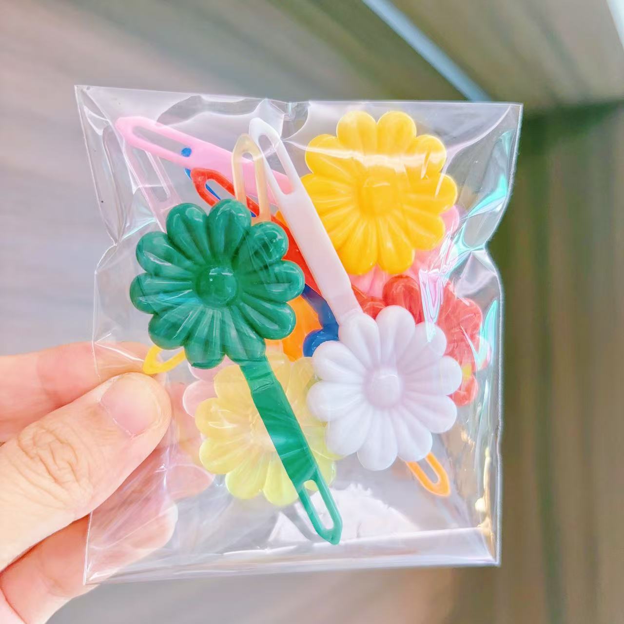 무작위로 혼합된 해바라기 헤어 버클(10개 팩)