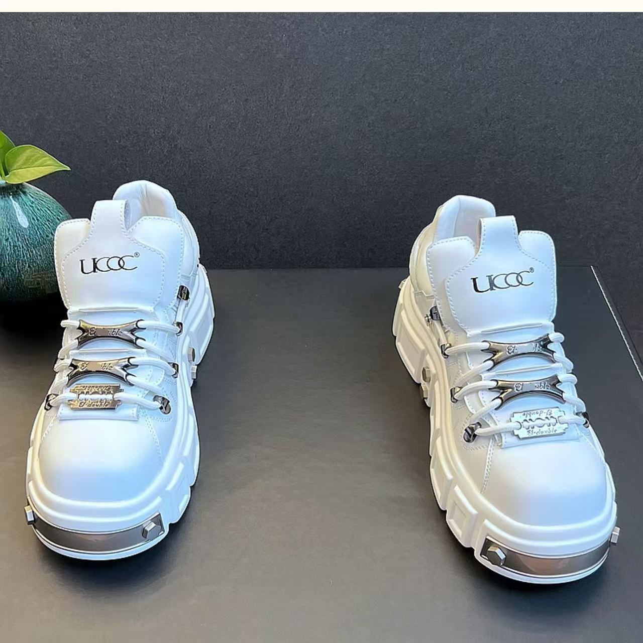 Zapatos de hombre de éxito en línea 2025, nuevos zapatos de hombre europeos, zapatos de skate casuales de altura, zapatos de nicho de diseño para hombres
