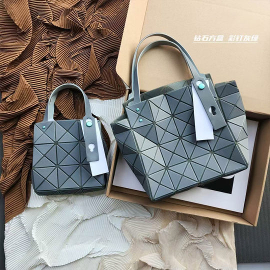 25 new March color nail diamond small square box geometric rhombus underarm bag mini small square bag portable ladies bag