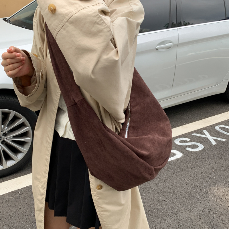 麂皮绒大容量复古饺子包2025新款女士通勤休闲韩版斜跨单肩腋下包|undefined
