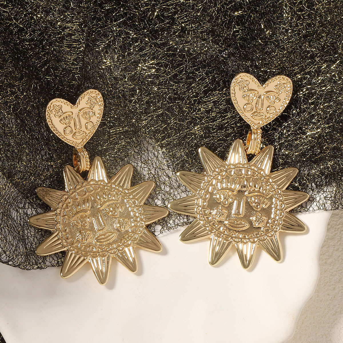 1 Pair Elegant Nordic Style Shiny Sun Heart Shape Sequins Zinc Alloy Drop Earrings display picture 2