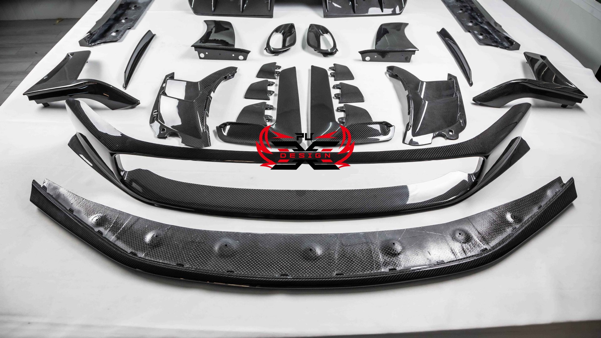 Suitable for Porsche 911 992 GT3RS original dry carbon fiber modification kit, front, middle, rear lip and side skirts
