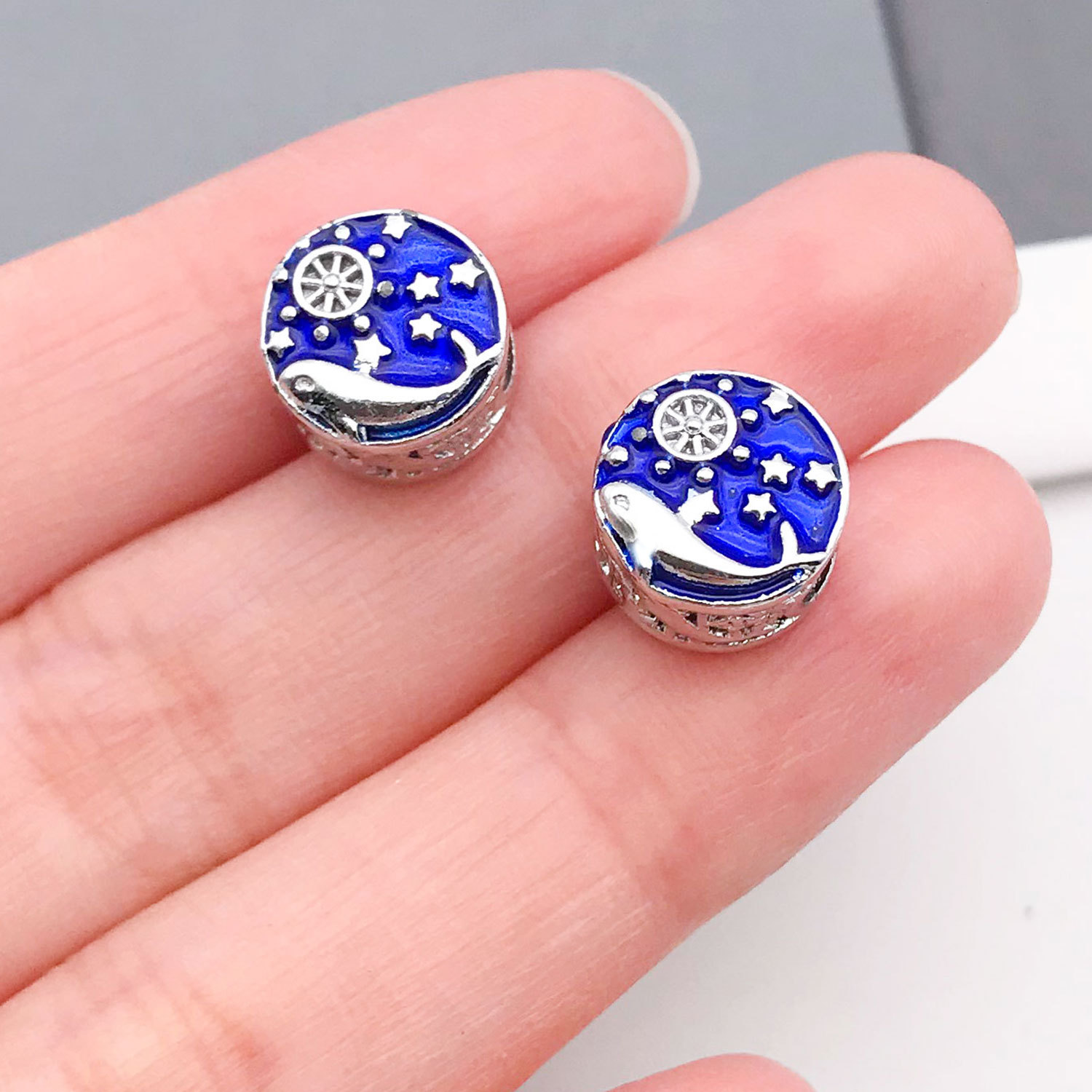 19824-YC-蓝色锌合金船舵鱼大孔珠11x11孔5mm-