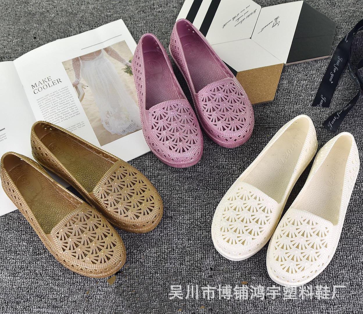 2019 Summer New Women's Sandals Wear-resistant Breathable Mother's Cave Shoes Running Jianghu Middle-aged and Elderly Sandals Women's Shoes