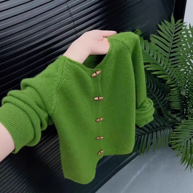 Green Horn-Button Round-Neck Knit Cardigan for Women, New Autumn and Winter Style, Plus-Size, Slimming, Age-Reducing, Stylish Base Layer Top Green Horn-Button Round-Neck Knit Cardigan for Women, New Autumn and Winter Style, Plus-Size, Slimming, Age-Reducing, Stylish Base Layer Top