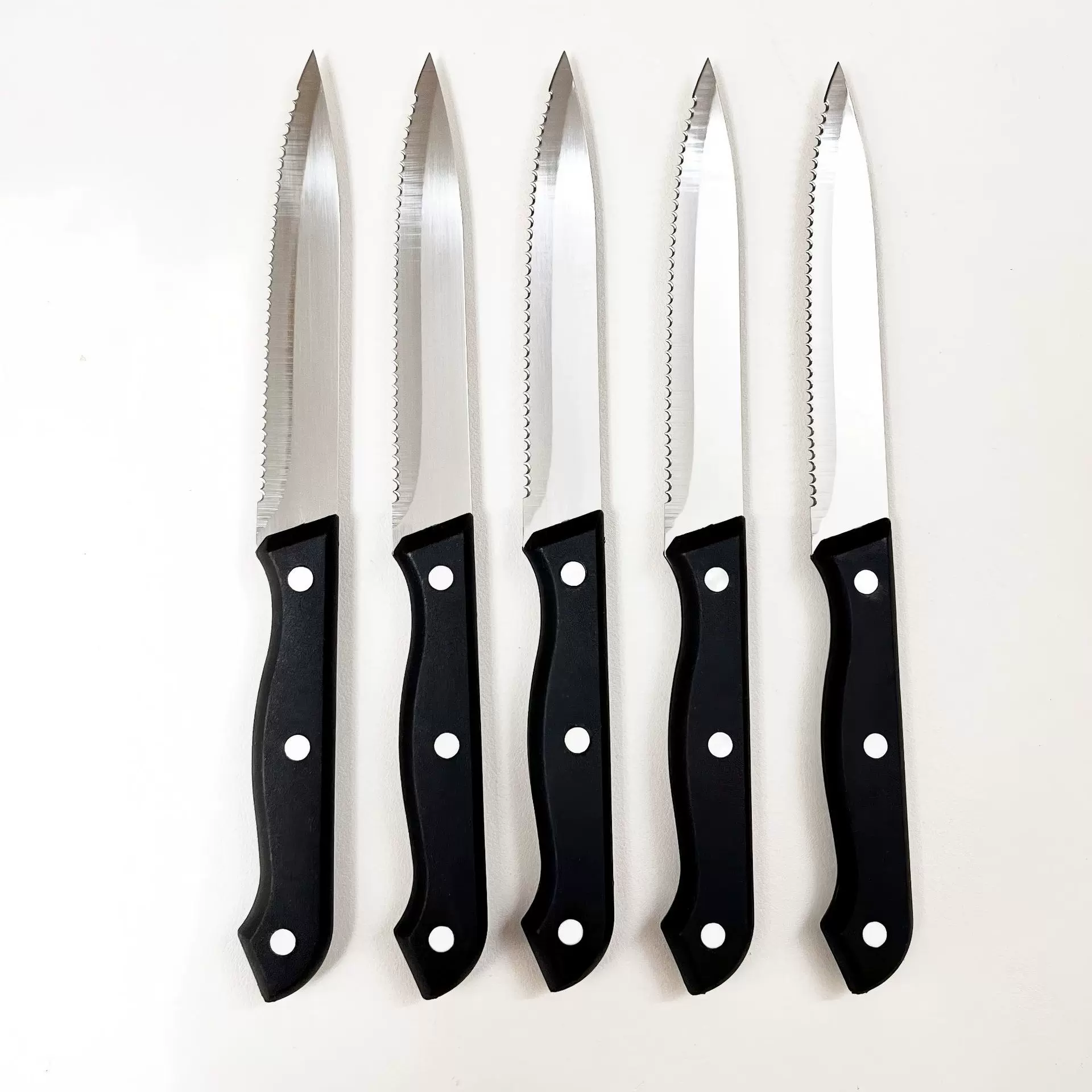 厂家现货不锈钢牛扒刀西餐专用牛排刀PP塑料柄西餐刀酒店餐具批发