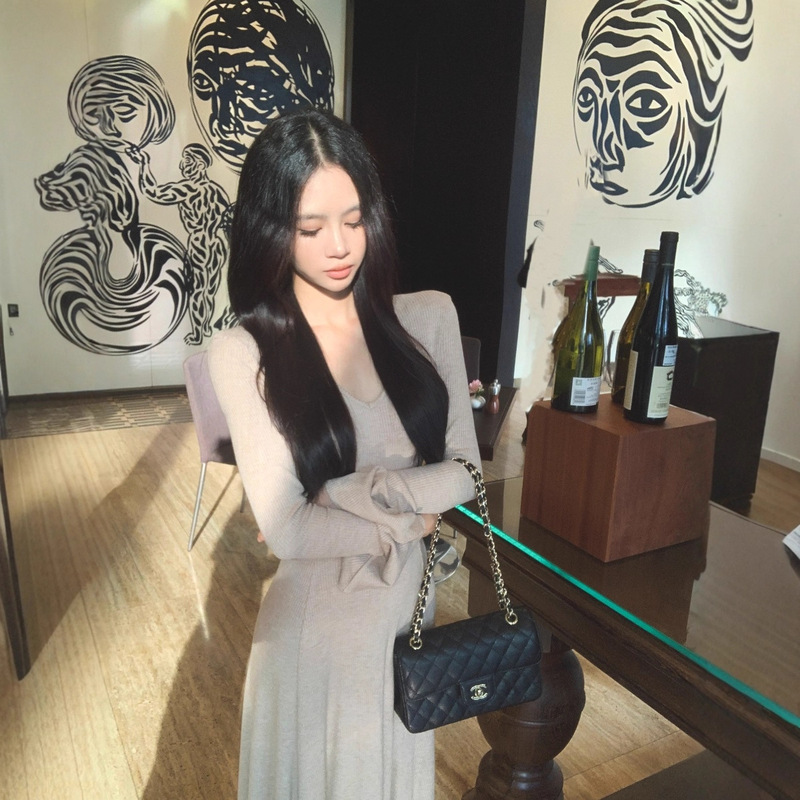 法式高级感V领针织连衣裙女2025秋季新款显瘦减龄长袖打底A字裙子|undefined