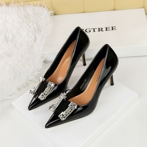272-K72 European and American Banquet High Heels, Thin Heels, Shallow Mouth, Pointed Patent Leather, Metal Water Diamond