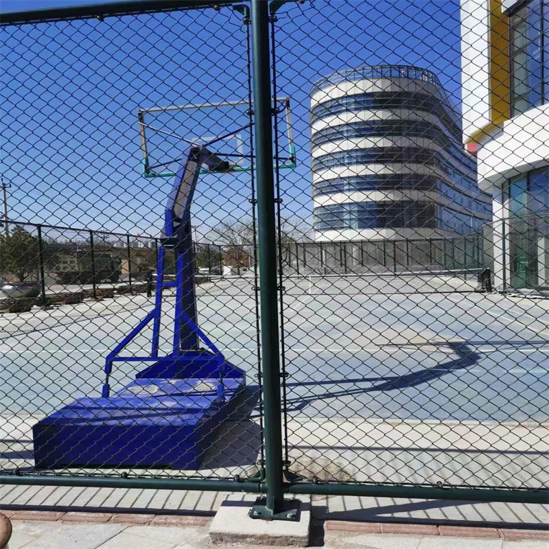 球场围栏网 球场包塑涂塑勾花网 体育场护栏网 笼式足球场围栏网