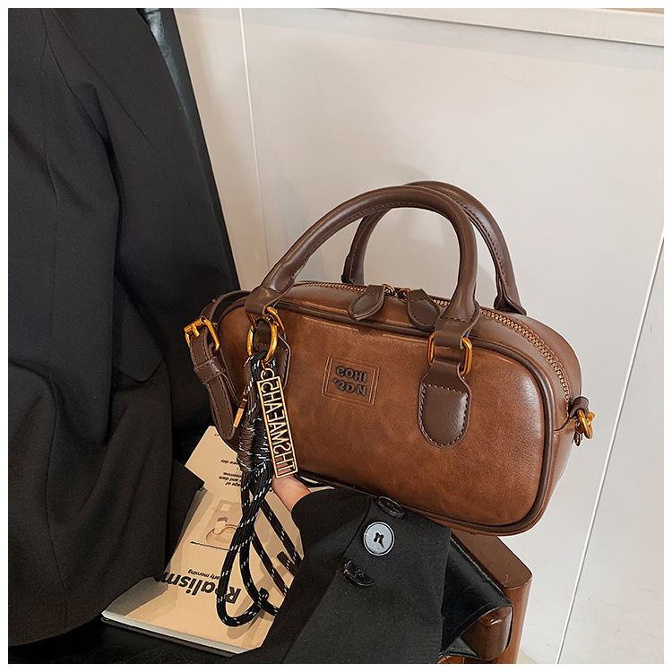 2024 New fashion bags for women, autumn and winter style, simple and fashionable work commute bag, retro single-shoulder underarm bag for women undefined