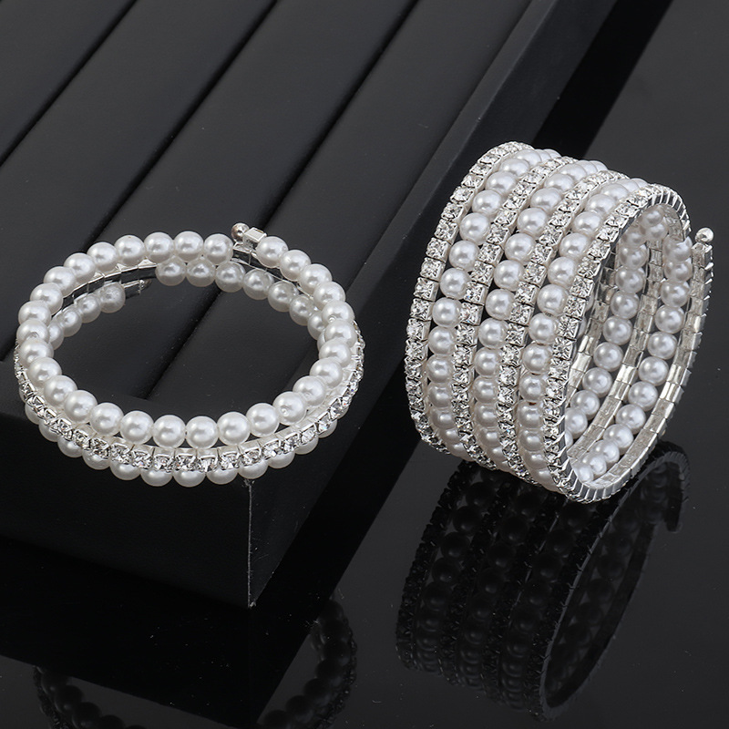 Fashion Geometric Alloy Diamond Women's Bracelets display picture 5