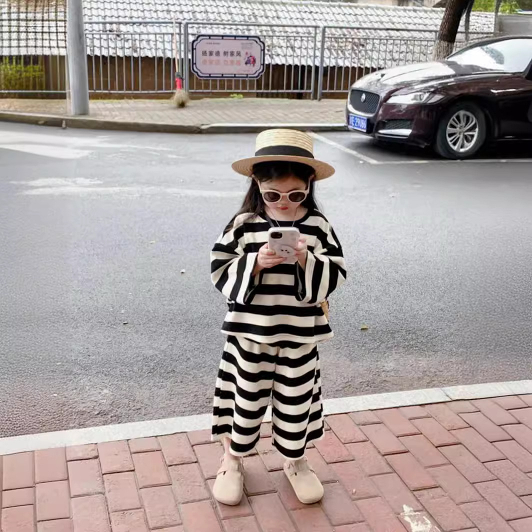 Korean version of children's clothing for girls in spring autumn, with double-sided pearl stripes wide legs. Versatile_voghion.com