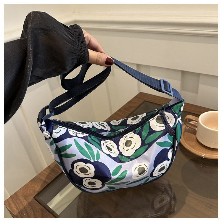 2025 Korean-style laid-back crossbody bag new versatile commuting dumpling bag, large-capacity commuting single-shoulder bag for women undefined