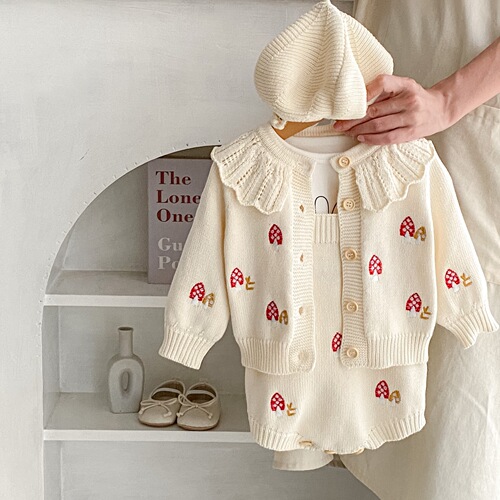  Autumn Clothes for Infants, Toddlers and Girls Baby Suit Embroidered Lotus Leaf Collar Knitted Top + Straps Harness 2-piece Suit