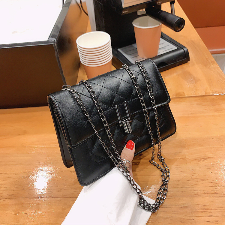 Fashion Women's Chain Messenger Bag Square Bag display picture 7