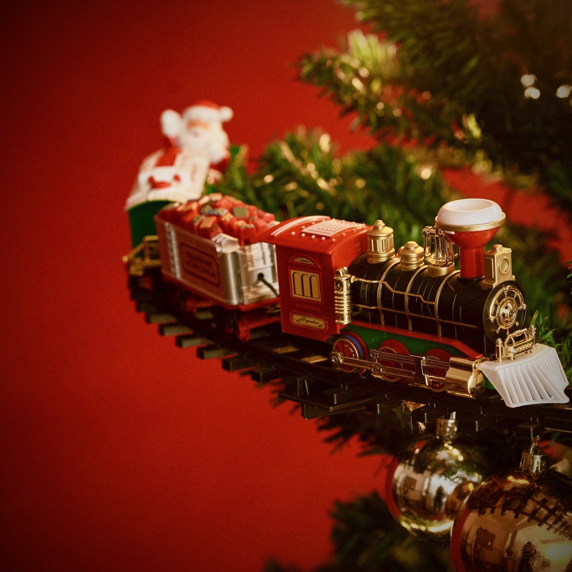 Trenes de Navidad eléctricos de comercio exterior sonido y luz eléctricos pueden colgar árboles de Navidad vagones de Navidad juguetes de regalos de Navidad image 8