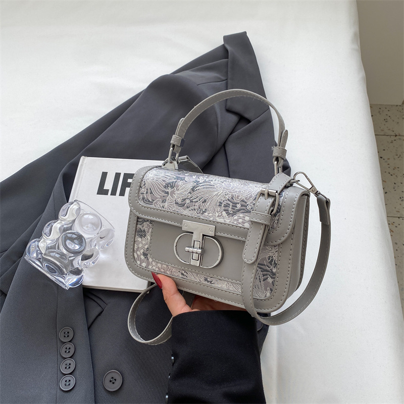 Bolsa de diseño de nicho 2023 nueva textura de moda bolso de las mujeres portátiles hombro de lona bordado popular crossbody pequeño bolso cuadrado