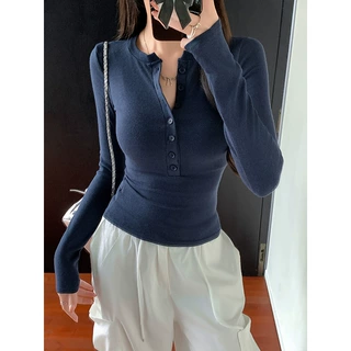 辣妹紧身正肩长袖T恤女2026新款春秋打底衫显瘦内搭纽扣学生上衣