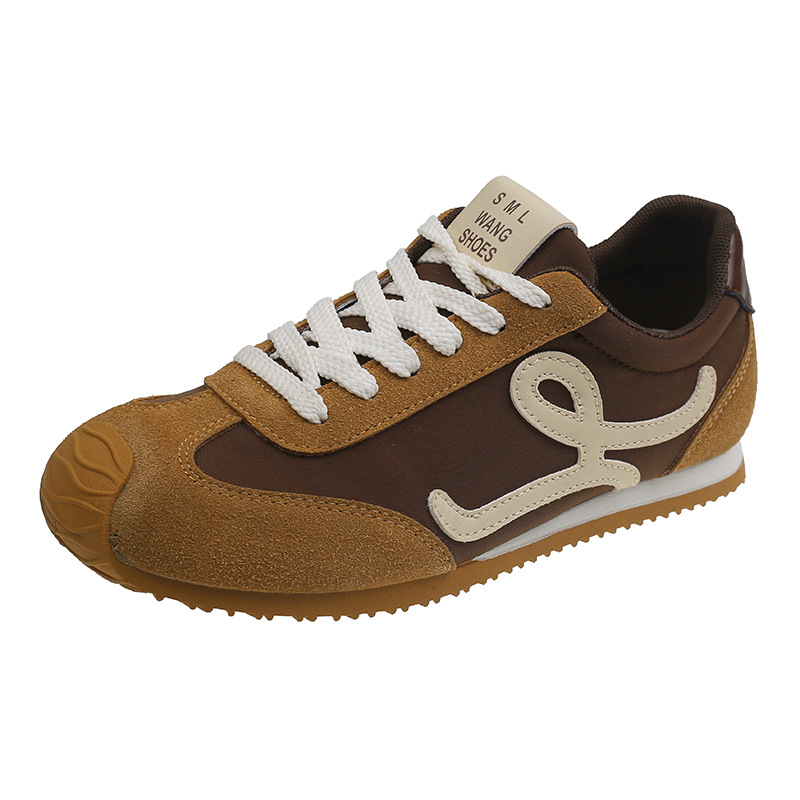 Wang Yibo es el mismo estilo de primavera de 2025 super explosión asimetría gran correa de cabeza de moda casual Agan De zapatos de entrenamiento para mujeres