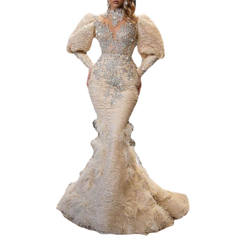 Vestido de noche largo de malla con plumas y cuello en V, estilo princesa, con detalles dorados, novedad europea y americana transfronteriza de Amazon 2025.