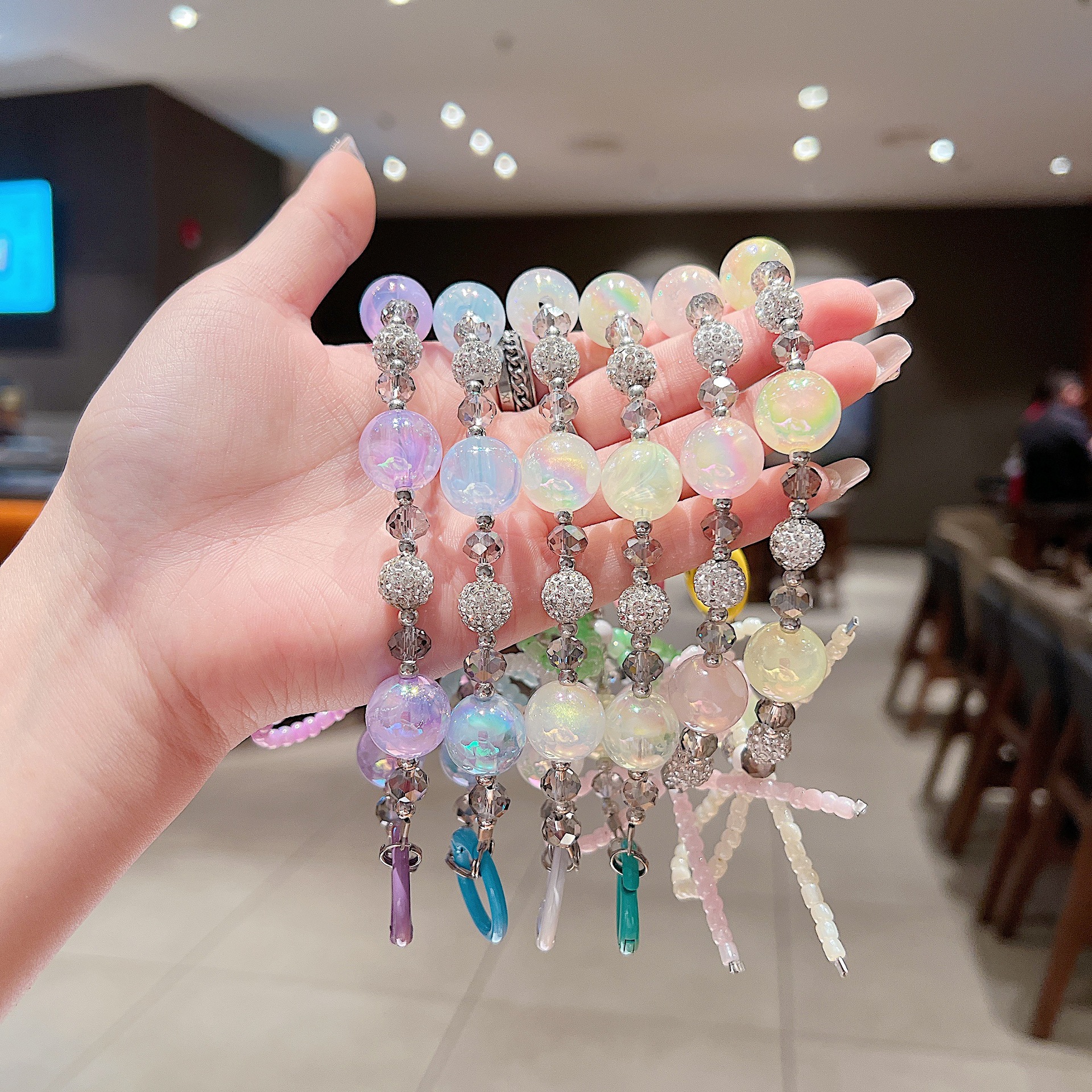 Verano creativo diamantes de imitación cristal con cuentas bowknot funda para teléfono móvil cordón cadena corta moda todo fósforo bolso colgante