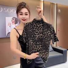 250869今年流行设计感半高领短袖上衣酷飒豹纹半高领T恤女秋季