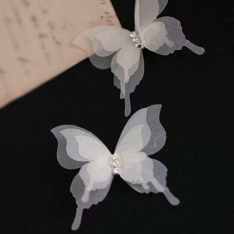5904 다이아몬드가 박힌 실크 나비 머리핀-베이지