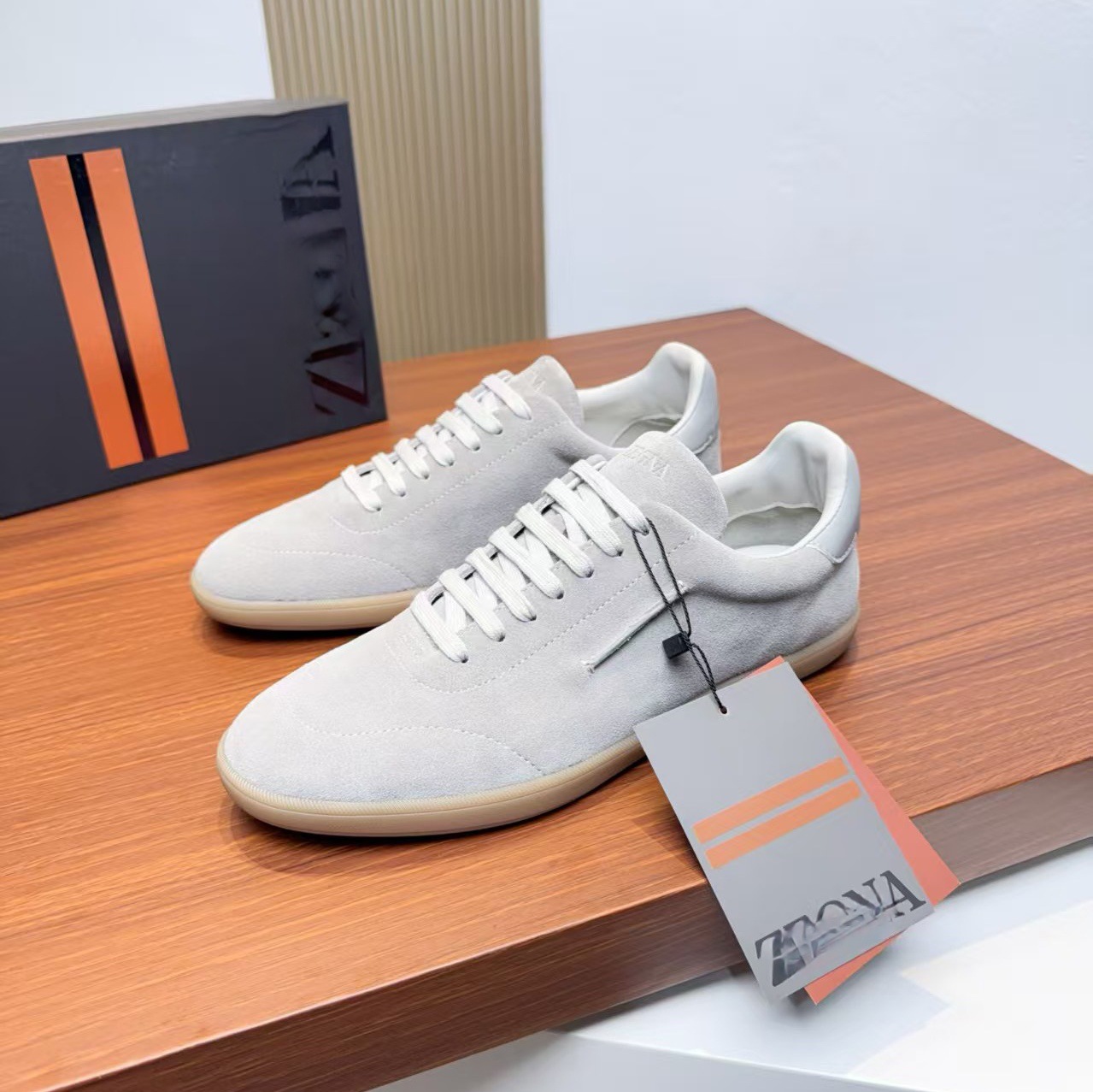 Estación europea nueva suela gruesa zapatos deportivos de hombre zapatos de cabeza redonda zapatos de negocios zapatos de cuero casuales de alta gama zapatos blancos pequeños