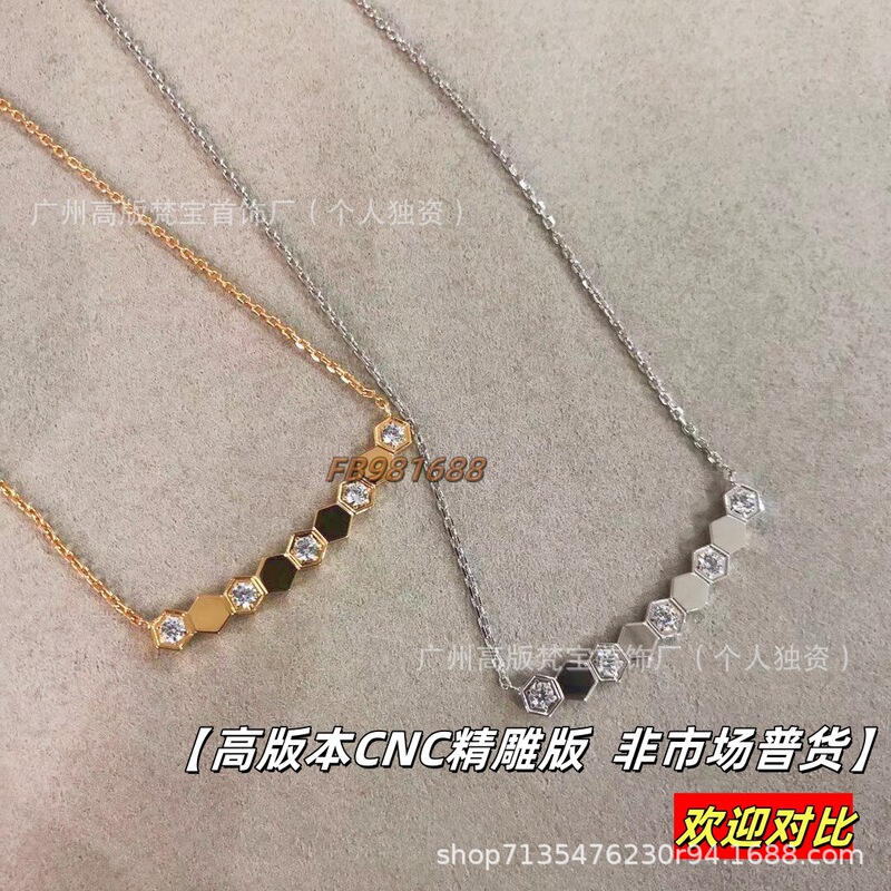 High-End V Gold Honeycomb Smile Necklace, Precision Cnc Cutting, Thick 18K Gold-Plated Smile Diamond Collarbone Chain, High Color Retention