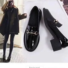 ��ЬŮ2025�괺���¿�һ�_�ź�ɫ����Ь�����_�͹Ŵָ��͸�СƤЬ