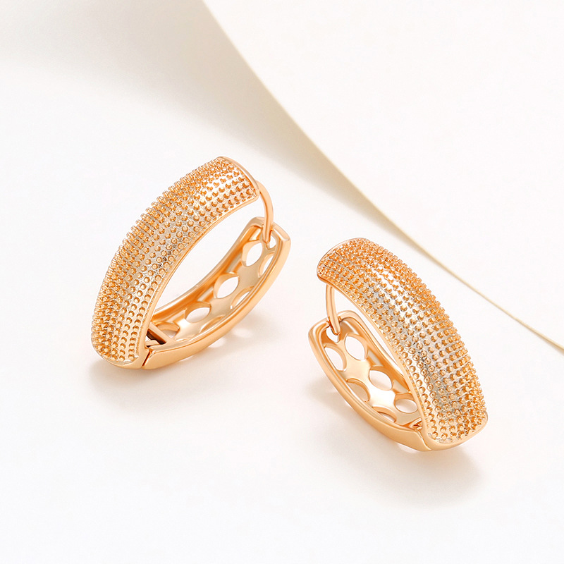 Xuping joyas europeas y estadounidenses en forma de U pendientes franceses femeninos simple moda fría pendientes de aleación de oro al por mayor