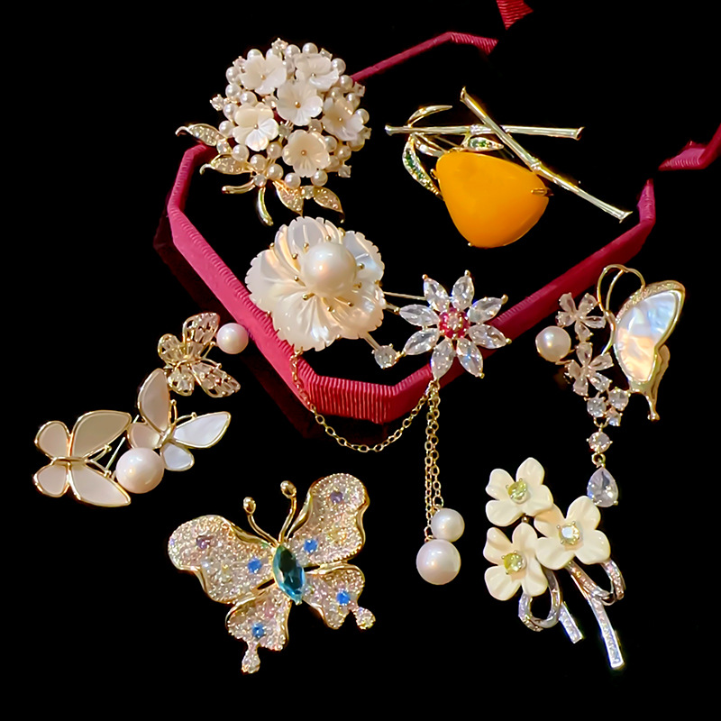 Elegante Hoja Flor Mariposa Cobre Enchapado Mujeres Broches display picture 1