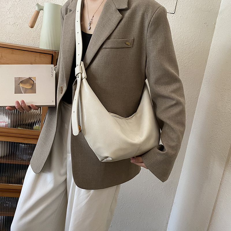 New women's shoulder bag, simple retro style small bag, dumpling bag, high-end texture, versatile commuting crossbody bag_voghion.com