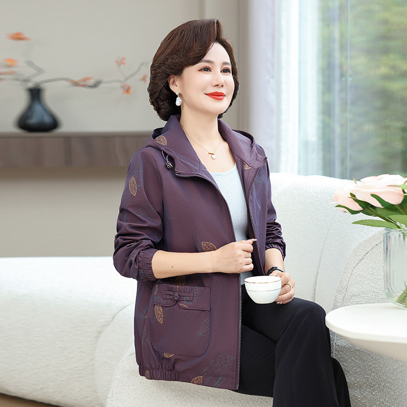 中年のお母さんの秋の服のジャケットのファッションの新型の中高年の女性の春秋風の服の洋風の薄い金の大きいサイズの上着|undefined