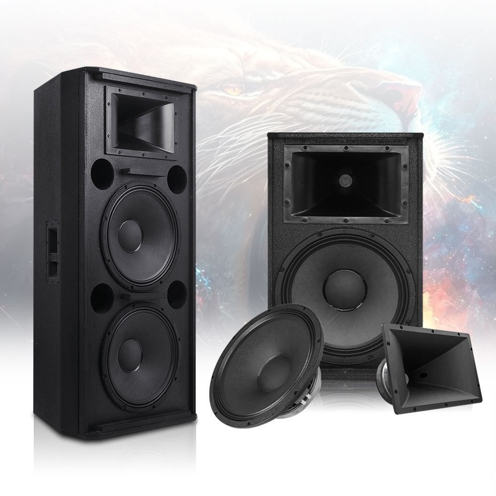 Juego de altavoces JBL del mismo modelo, doble de 15 pulgadas, de rango completo, profesionales, para escenarios, grandes espectáculos al aire libre y conciertos.