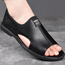�ļ���ʿ͸����Ь�����⴩�ݳ�Ь����ʱ������Ь�ٴ��п�����Ь��