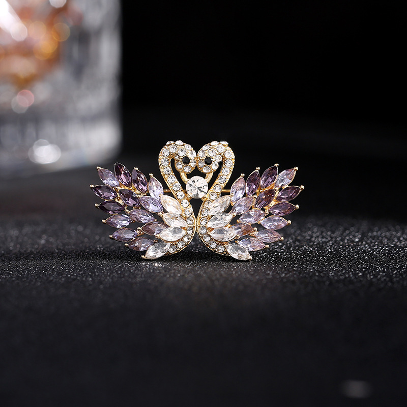 Broche de cisne de diamante completo para mujer de gama alta exquisito anti-exposición accesorios de traje de PIN ramillete de comercio exterior transfronterizo en stock al por mayor