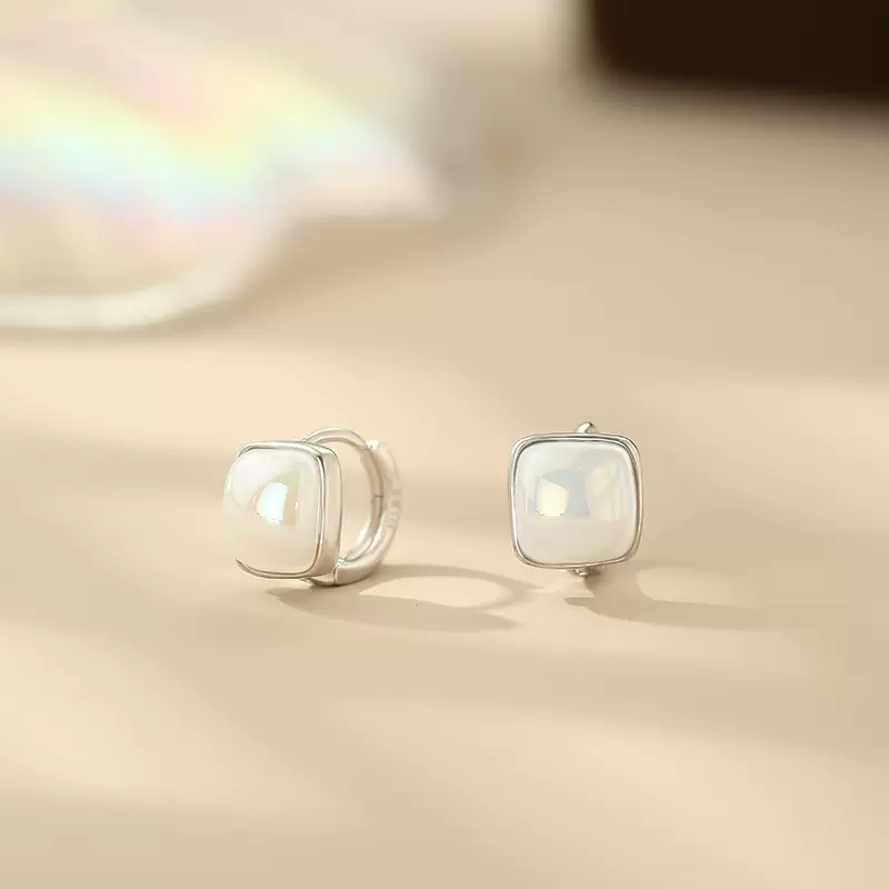 阿宝S999足银珍珠耳扣简约款独特设计轻奢气质淑女养耳洞耳饰代发