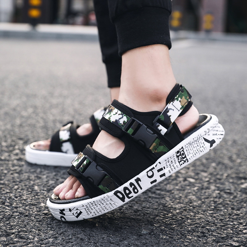 Sandalias para hombre 2023 nueva tendencia de verano sandalias de doble uso para hombre zapatos de playa de suela suave antideslizantes zapatillas para hombre