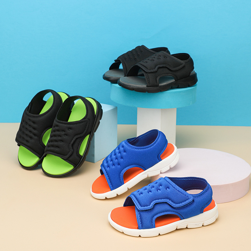 Sandalias de los nuevos niños del verano niños y niñas zapatos casuales de playa deportes de fondo suave ligero cómodo estudiante zapatos zapatillas