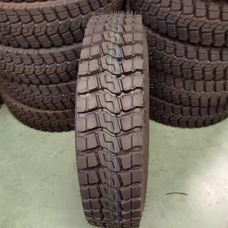 825R20汽车轮胎批发钢丝胎中块花纹重载货车卡车轮胎现货825r20