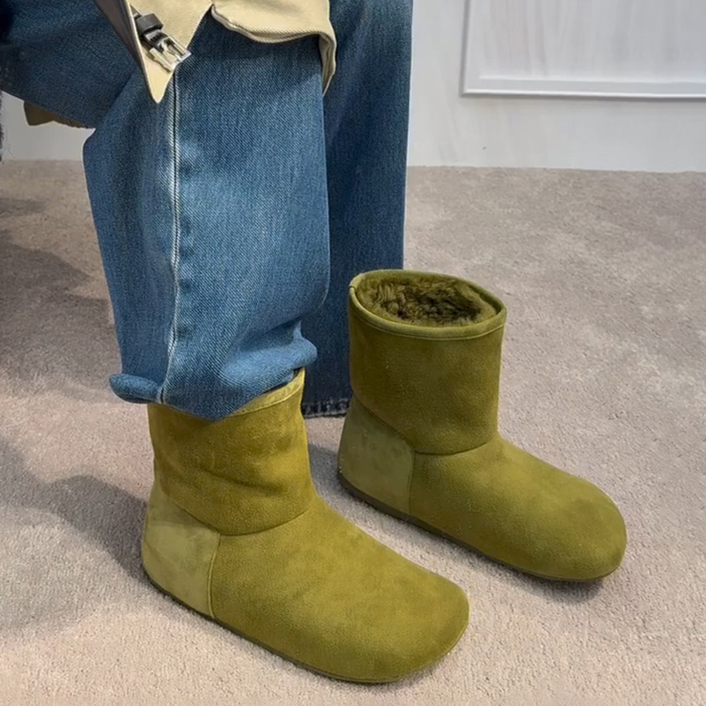 2025年抹茶绿雪地靴皮毛一体靴子秋冬新款短靴圆头平底马丁靴女潮