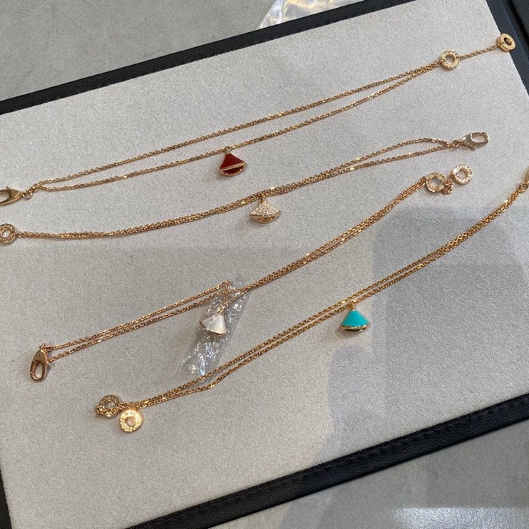 High-Quality Pure Silver Small Skirt-Shaped Bracelet with White Mother-Of-Pearl Small Fan, Fully Encrusted with Diamonds, 18K Gold, Rose Gold, Red Agate, and Diamond-Studded Double Design