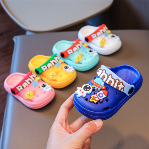 Children's slippers men's summer Baotou soft sole non-slip home indoor sandals girls and children's summer cute hole shoes