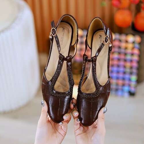 French-style vintage leather hollow-out pumps, small leather shoes, summer new arrival—soft leather pointed-toe cross-strap closed-toe sandals for women
